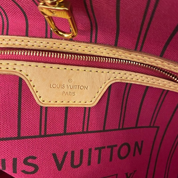 ❌sold❌Louis Vuitton Neverfull MM Pivone Interior! - Picture 5 of 9